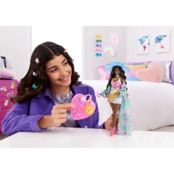 MATTEL Barbie - Muñeca articulada con conjunto de moda y accesorios de viaje ㅤ