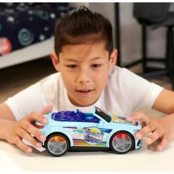 FUNKO UK LIMITED Coche de juguete con luces intermitentes, música y giros, incluye pilas ㅤ* Vehículos Y Circuitos