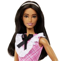 MATTEL - Muñeca atlética Fashionista con vestido tartán rosa y accesorios ㅤ
