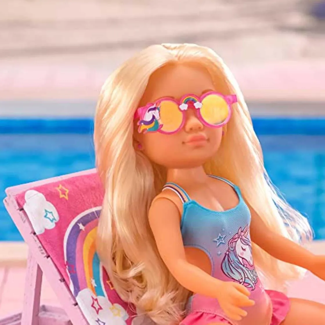 NANCY - Muñeca con toalla mágica, pelo rubio largo, accesorios veraniegos y unicornio