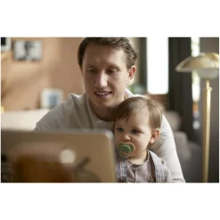 AVENT Philips - 2 chupetes Ultra Air Neutro (6-18m)* Biberones Y Chupetes·Chupetes